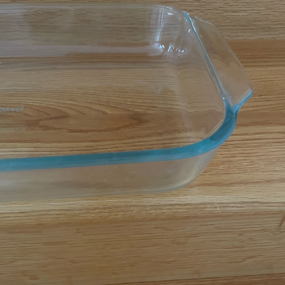 Pyrex Transparent Glass Baking Dish - Picture 4 of 4